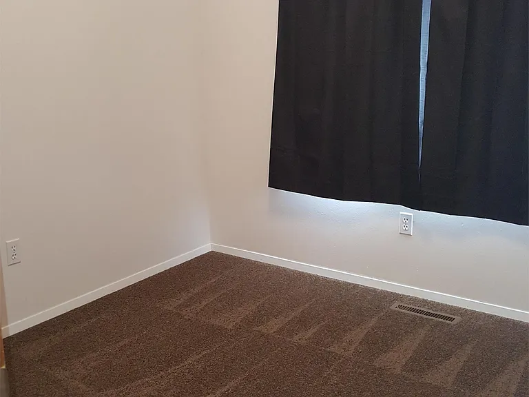 3607 E 42nd St — Photo 6