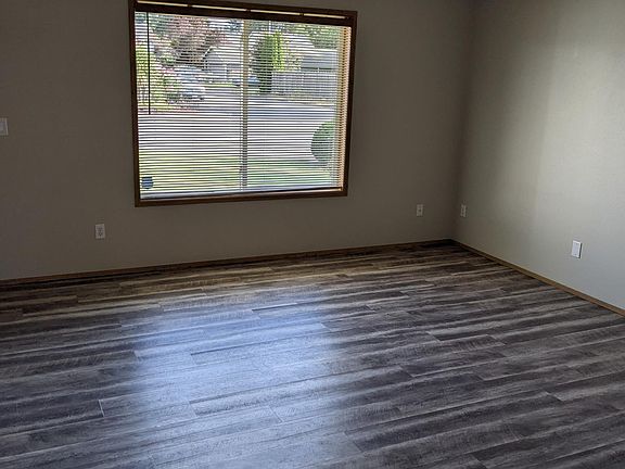 4th image of 15802 NE 85th St