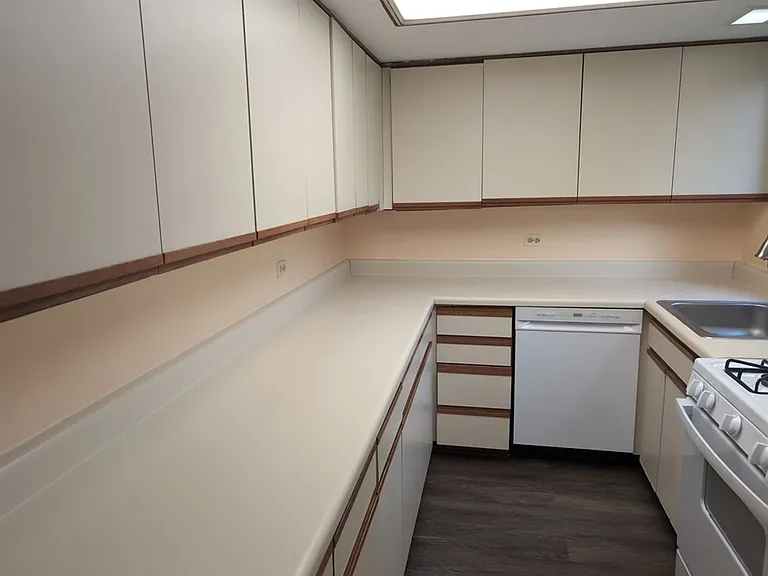242 W Slade St — Photo 11