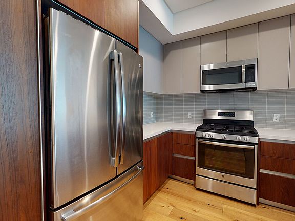 5th image of 938 S Orange Grove Ave #202
