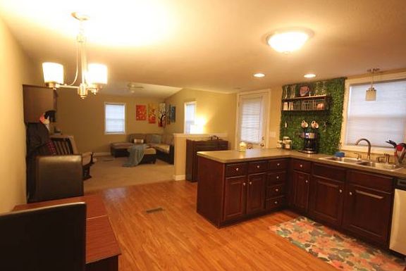 3rd image of 119 Palmer Ln