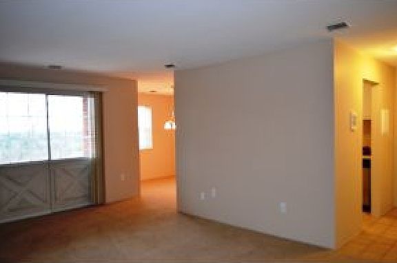 4th image of 8 Louisburg Sq APT 9
