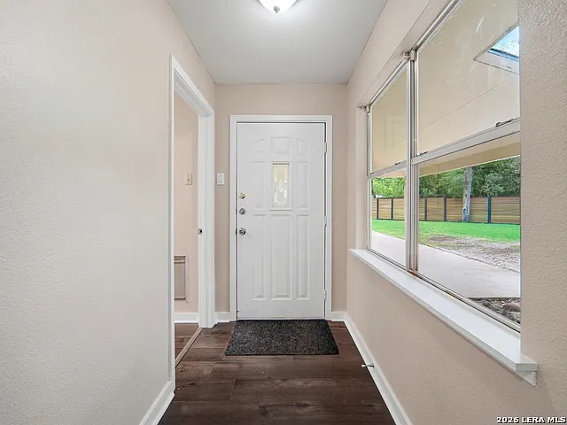 3 bed, 2.0 bath, 1580 sqft, $2,700 — Photo 3