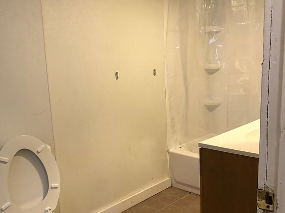 3rd image of 917 Lincoln Ave #2