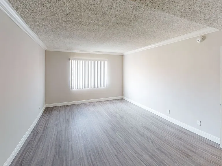 Hamel Granada Apartments..Gorgeous Apartment Available...CALL NOW! — Photo 24