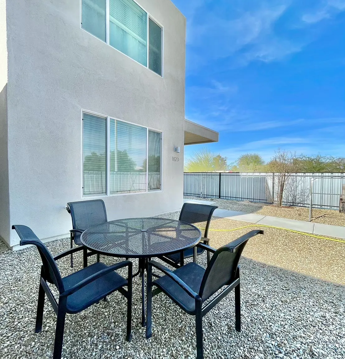 3 bed, 1624 sqft, $1,800 — Photo 1