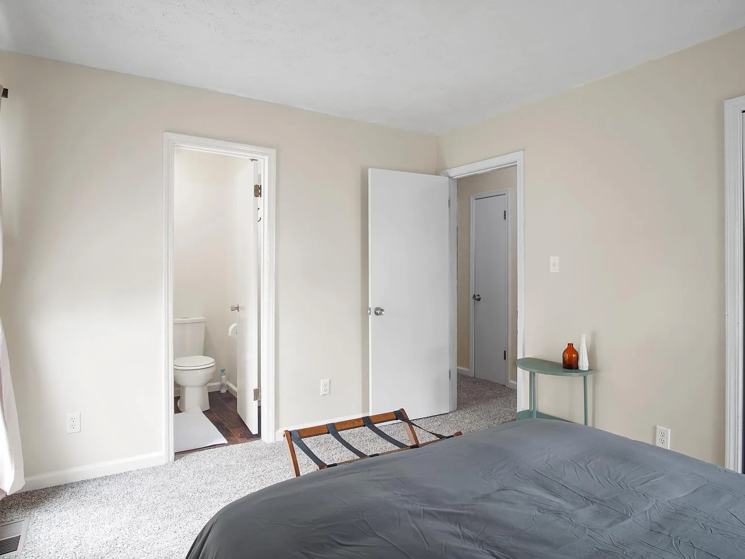 3 bed, 1352 sqft, $2,300 — Photo 2