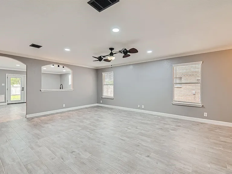 1803 Lloydminister Way — Photo 9
