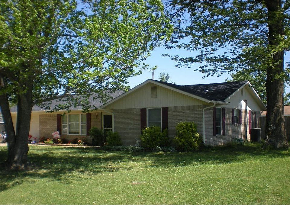 1st image of 110 S Bonnie Ln