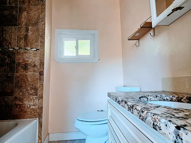 Fl 1 Full Bathroom #1