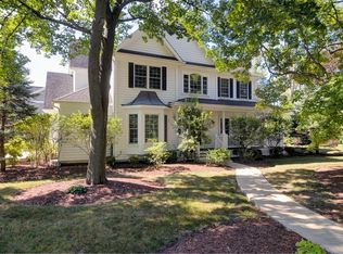 919 Waverly Rd, Glen Ellyn, IL 60137