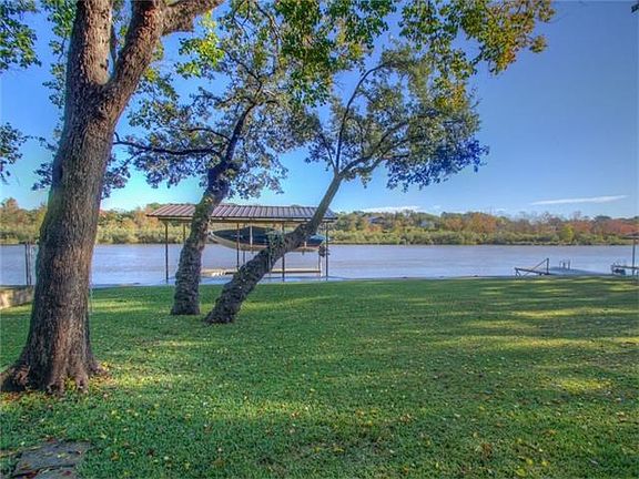 2nd image of 704 Sandy Harbor Dr