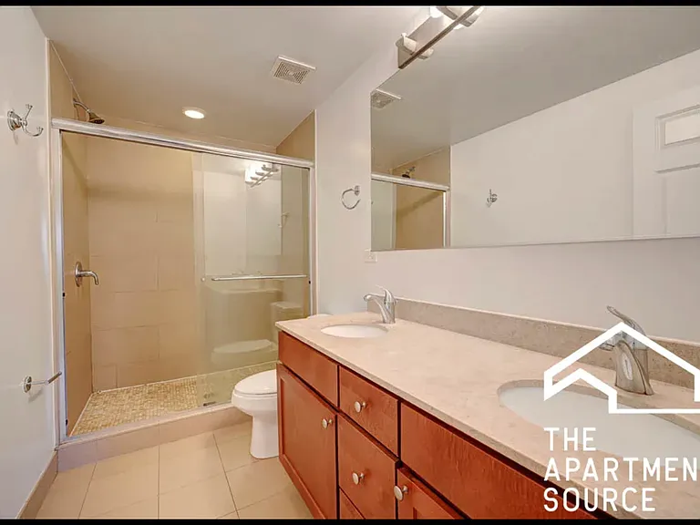 2830 N Albany Ave #G — Photo 6