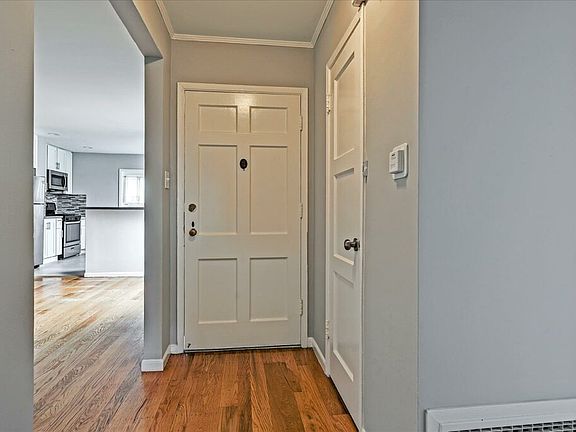 4th image of 561 24th Ave