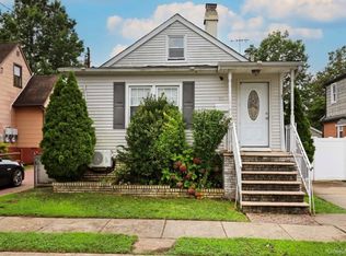 32 Cumberland Place, Valley Stream, NY 11580