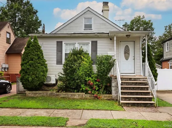 32 Cumberland Place, Valley Stream, NY 11580