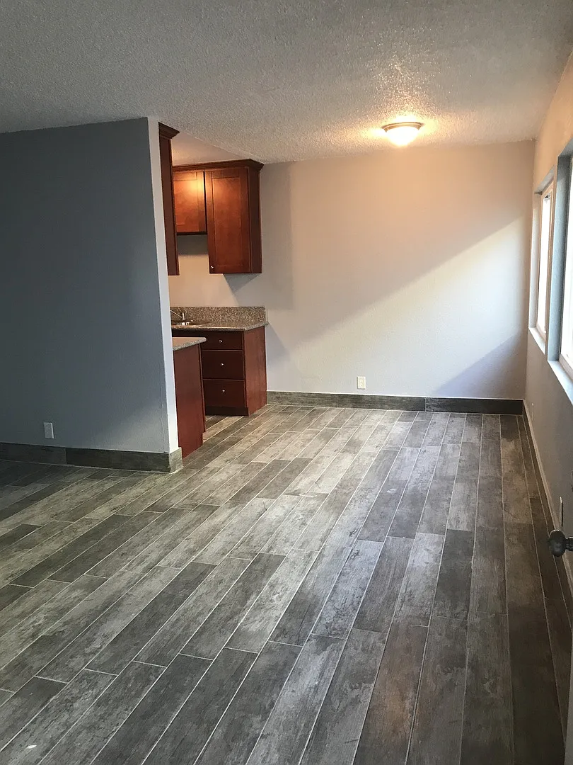 2-bedroom, 1-bath apartment — Photo 1
