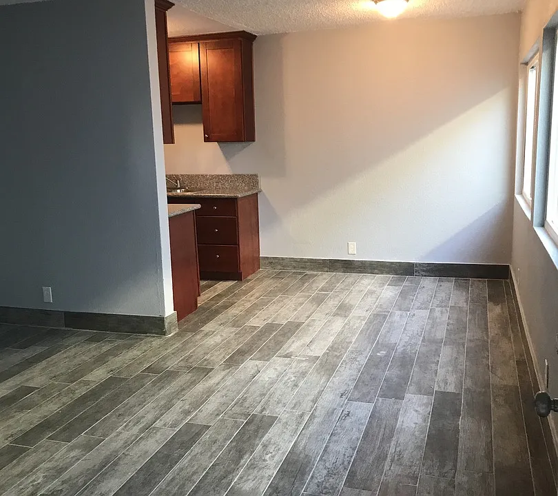 10415 S Broadway #2