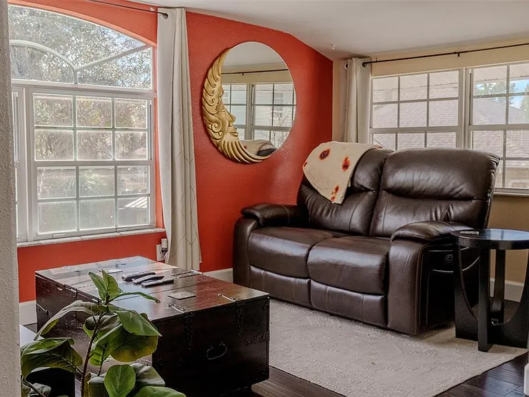 203 W Crest Ave — Photo 5
