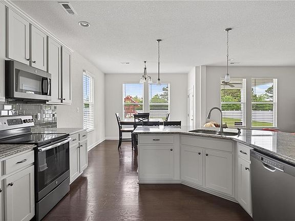 5th image of 117 Moorland Way
