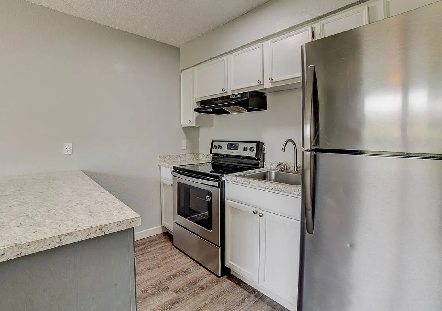 42nd West Apartments — Photo 4