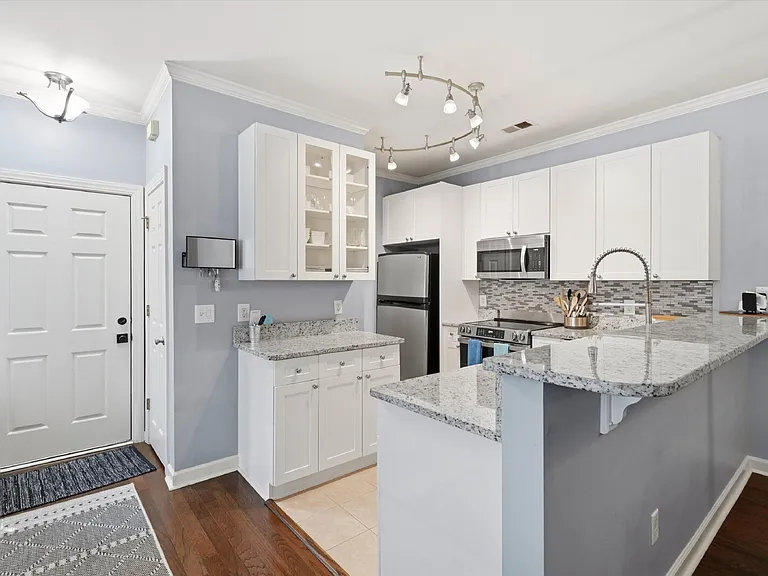 1202 Grove Park Dr — Photo 9