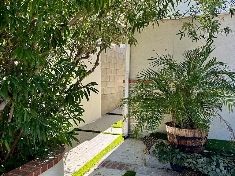 22972 Avenue San Luis #B — Photo 8