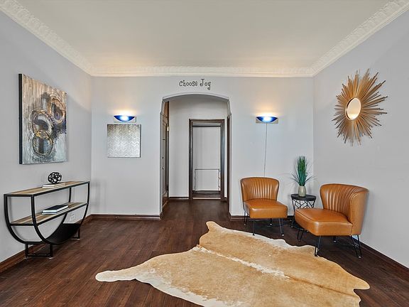 2nd image of 940 W Glenlake Ave #14C