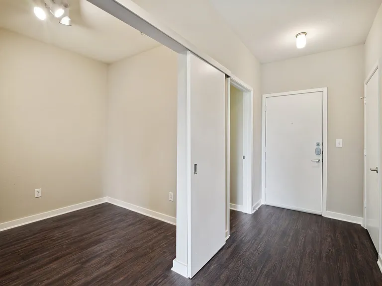 Cole Apartments — Photo 17