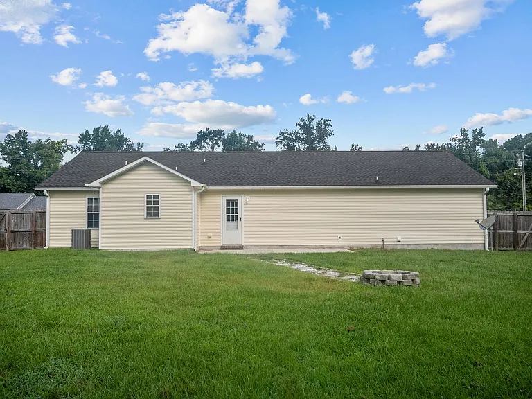 312 Reid Ct N — Photo 18