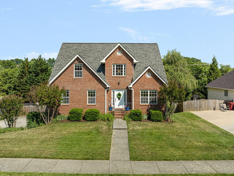 1st image of 204 Lee Carter Dr