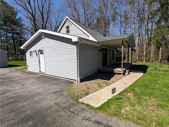 3rd image of 3032 Bell Wick Rd