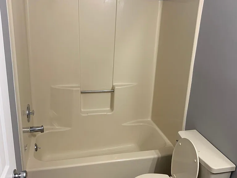 636 Maplewood Dr — Photo 5