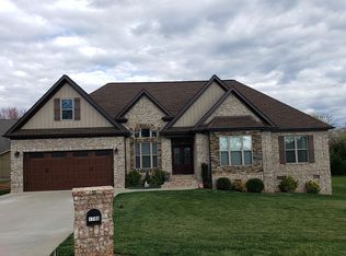 1746 Whitewater Ct, Hickory, NC 28602