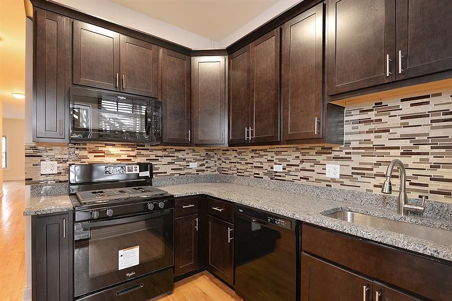 1st image of 3038 N Milwaukee Ave #1