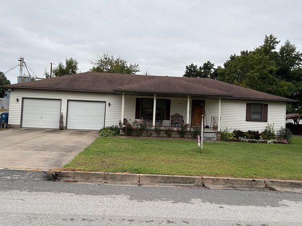 300 W Main St