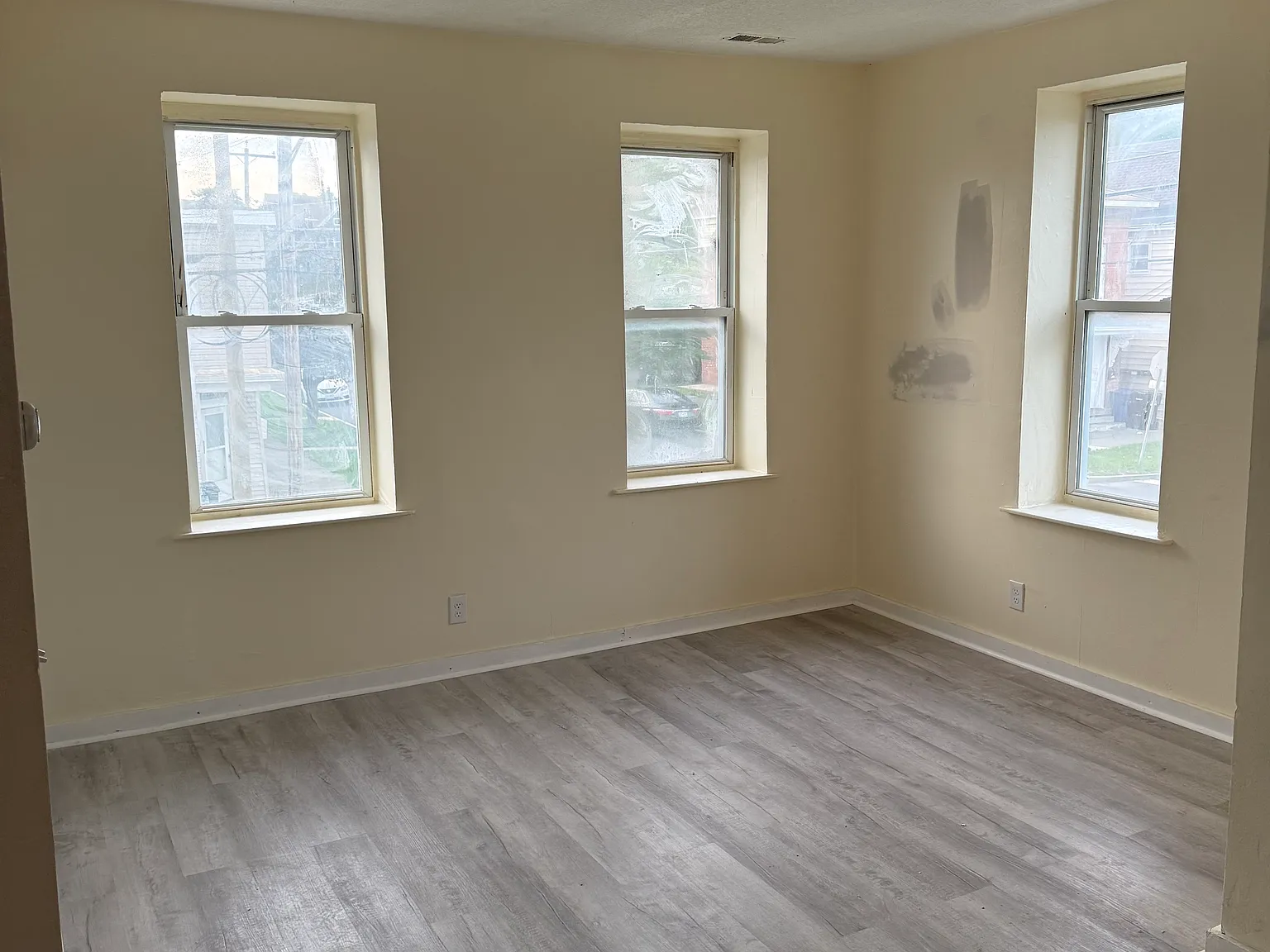 2 bed, 750 sqft, $1,350 — Photo 2