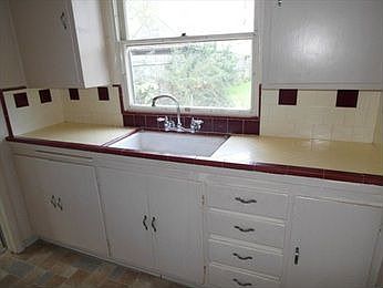 2nd image of 3825 Jasmine St