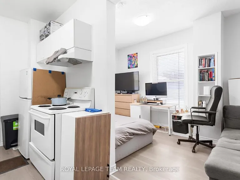 4 Eccles St #2 — Photo 3