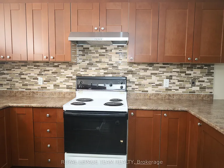 2194 Niagara Dr S — Photo 34