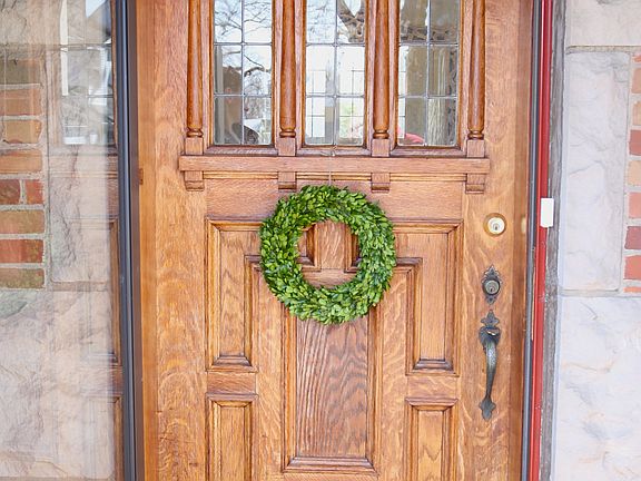 3rd image of 18 Algonquin Wood Pl