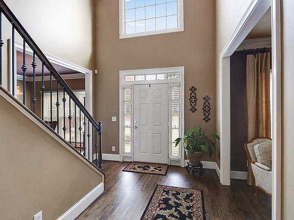 3rd image of 3205 Whiteoak Cir SE