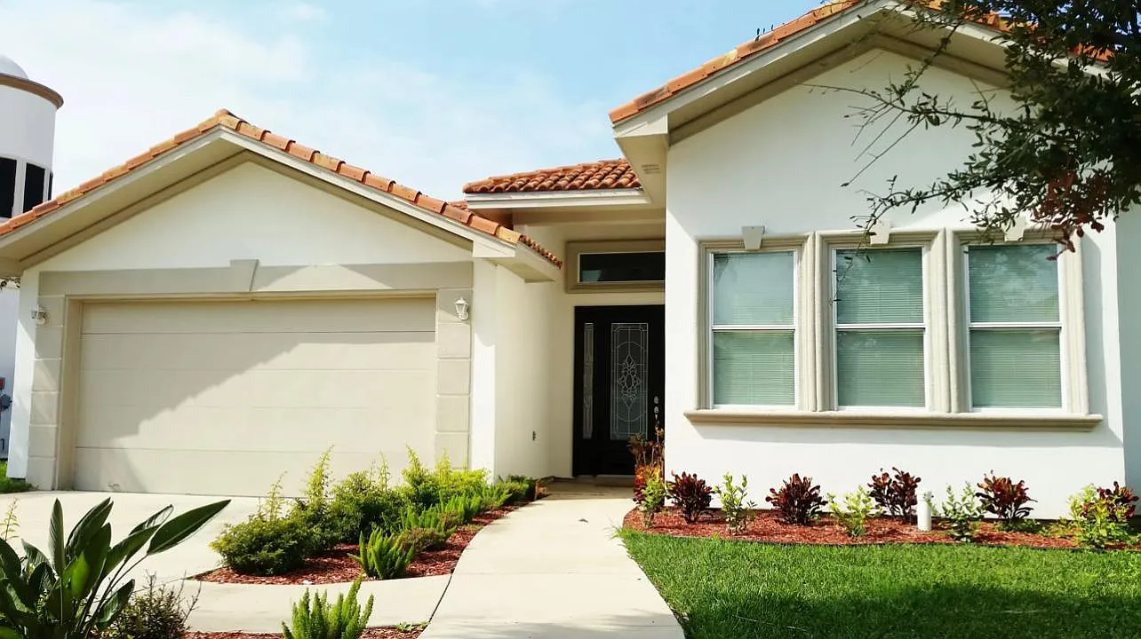3 bed, 2275 sqft, $2,400 — Photo 1