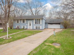 3056 9th St, East Moline, IL 61244