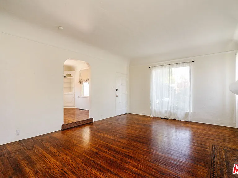 2735 Clyde Ave — Photo 8