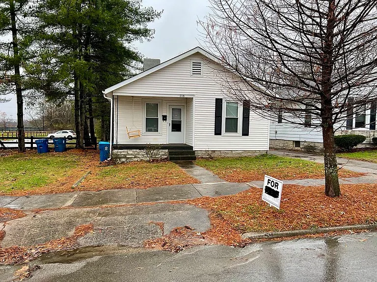 218 E Walnut St — Photo 7