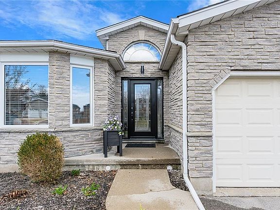 3rd image of 102 Nathan Ct