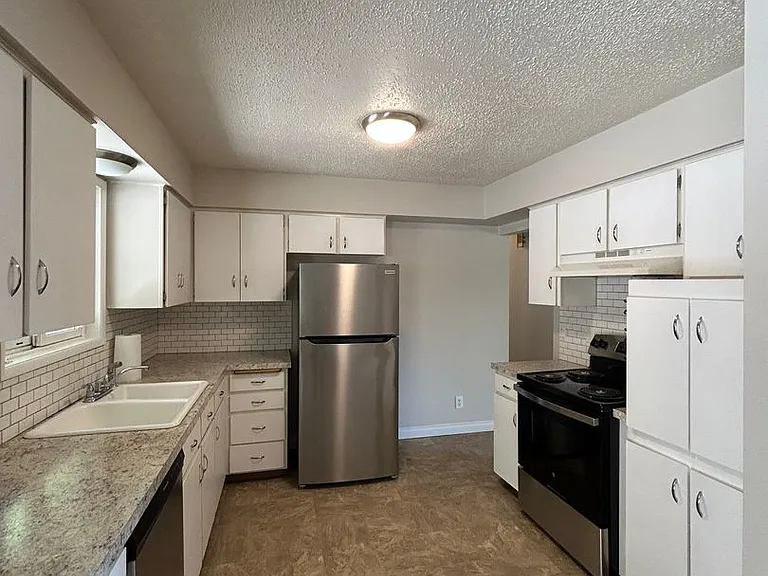 2407 Burcham St — Photo 6