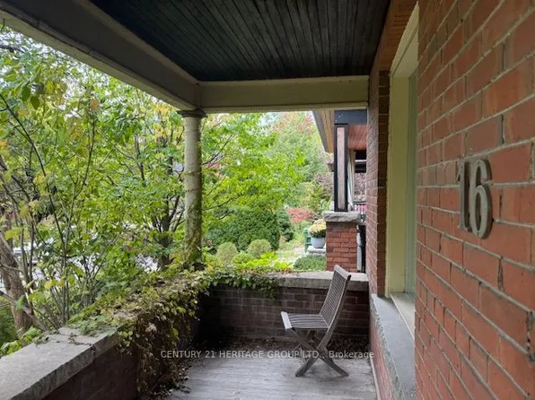 16 Sparkhall Ave, Toronto, ON M4K 1G5