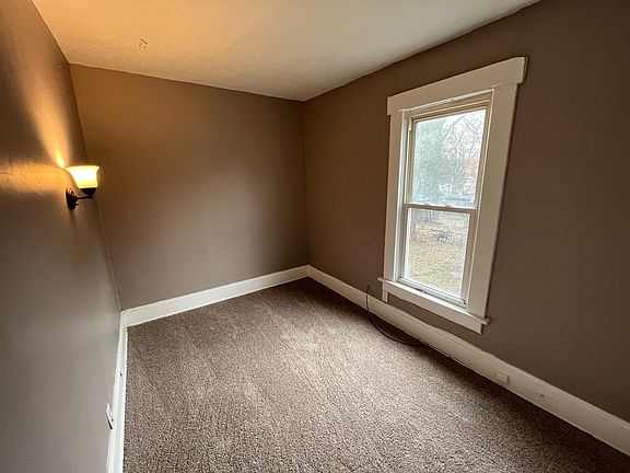5th image of 36 Midland Ave